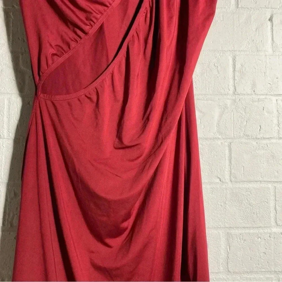 Red Bodycon Mini Dress Size Medium With Chest Cutout Sexy Black Shoulder Flirty - Picture 12 of 14